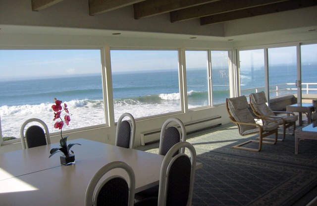 Panoramic Ocean View in a Beachfront Luxury Home