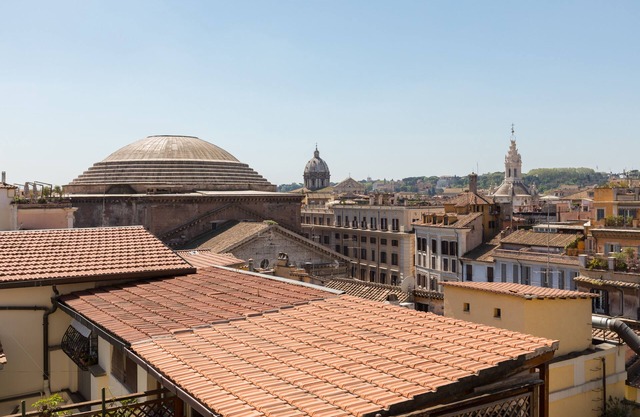 Pantheon view , near Vatican, Piazza Navona Trevi Fountain