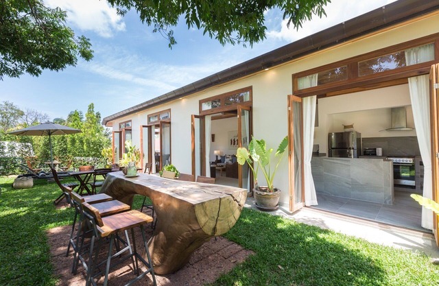 PAPAYA GARDEN VILLA, 3BR, 2BA, up to 8 Guests, 5' drive from Chaweng Beach