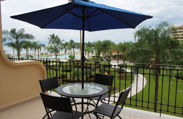 Paradise apartment in beach condo Bay View Grand