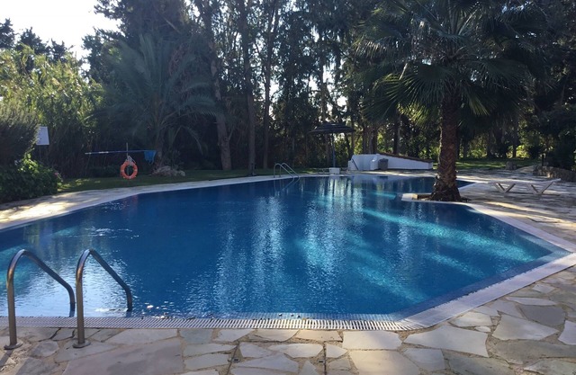 PARADISE GARDEN 4, 1 Bbr apartment, Universal Area close to Kato Paphos
