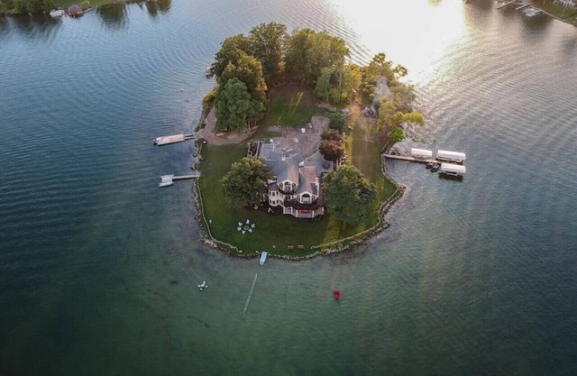 Paradise Island the real fantasy Nou'veau riche