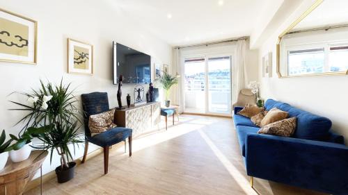 Paradise Luxurious apartment, 3 double rooms for 6 guests, 4 beds, terrace, jacuzzi, free parking, new