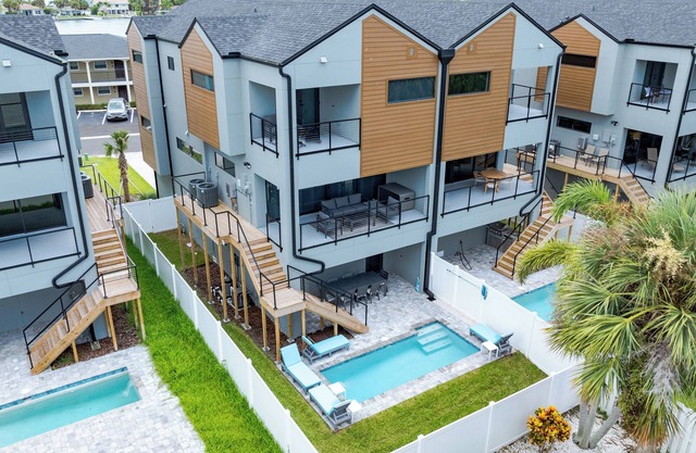 Paradise on Bay Blvd