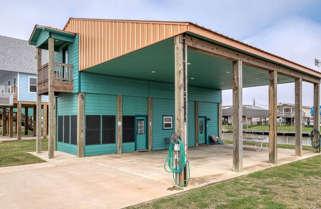 PARADISE POINT - GATED Home on the Canal & Creek. Minutes from the ICW & Beach!