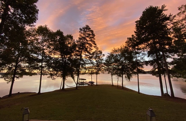 Paradise Point on Lake Oconee with amazing views of the Lake!