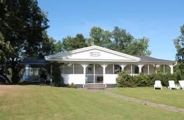 Paradise villa with lake view and conservatory