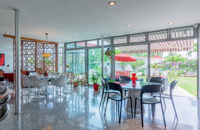 Paraiso Mid-Century