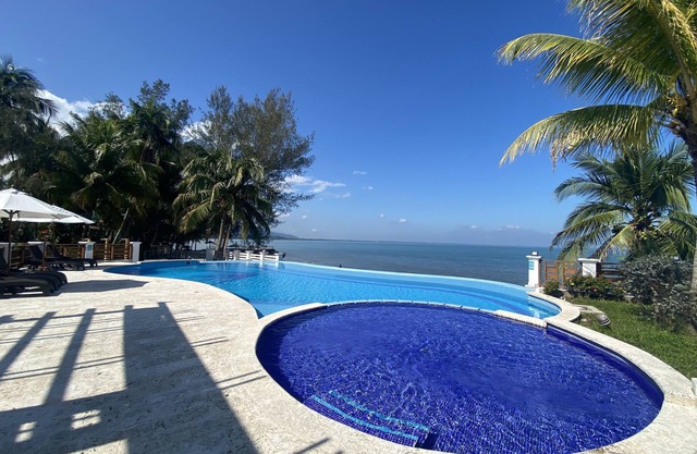Paraiso Rainforest and Beach Hotel