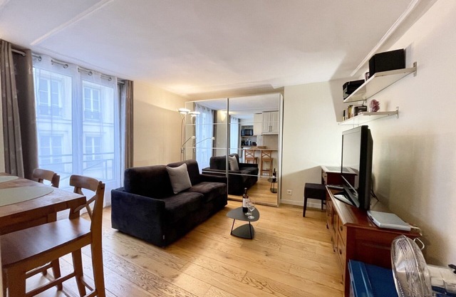 Parisian Home | S02040 | Studio | Bourse