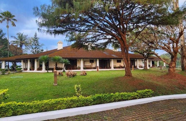 Parisons Plantation Experiences by Abad