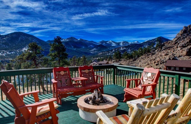 Park Entrance Lodge 8B 5Ba, Views! FirePit, HTub, Billiards, Indoor BBCourt#3030