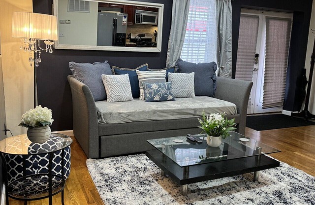 Park View - Apt 1 - 3 Bedroom - 15 Mins to NY