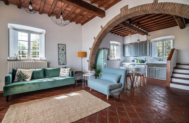 Particular apartment in the countryside with swimming pool