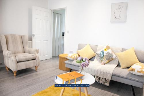 Parydise Presents The Knutton House - Spacious 3BR Escape - Business Ready, Family Friendly