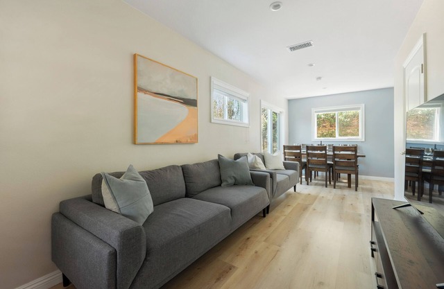 Pasadena 3BR Townhome Ideal for Long Stays