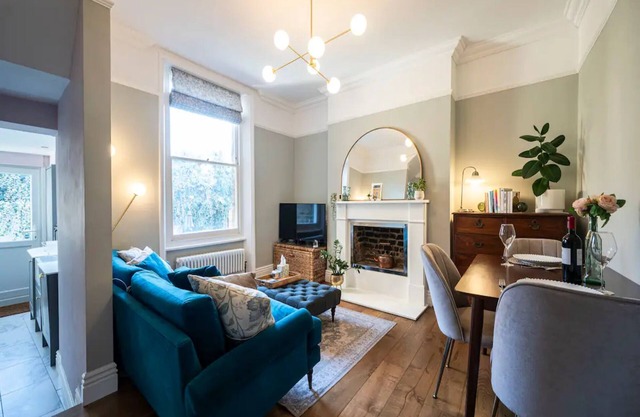 Pass the Keys | Boutique apartment 15 mins bus to Central London