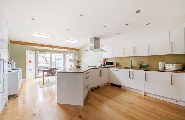 Pass the Keys | Charming Home with River views Near Hampton Court