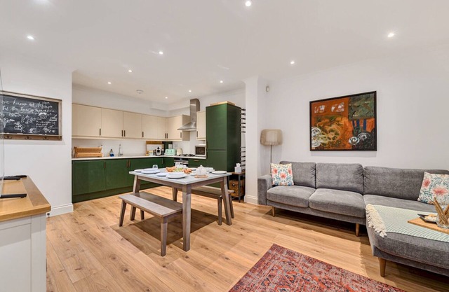 Pass the Keys | Chic Flat with Bushy Park Views