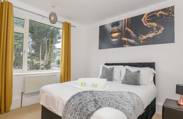 Pass the Keys | Divine Spring Escape - Spacious Home-Roundhay Park
