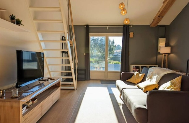 Patio house, swimming pool/games residence in the pines