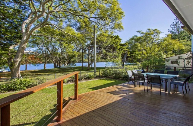 PATONGA SUNSET - WATERFRONT HOLIDAY HOUSE