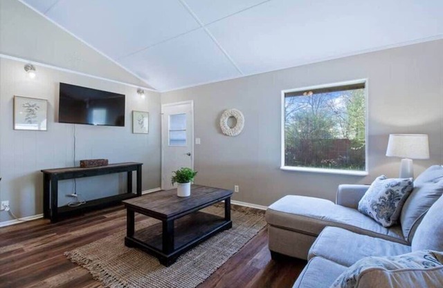 Pawnee 2 - Newly Renovated Duplex