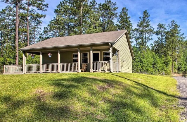 Peace & Quiet! Horse Stables on Property, Pets Welcome!