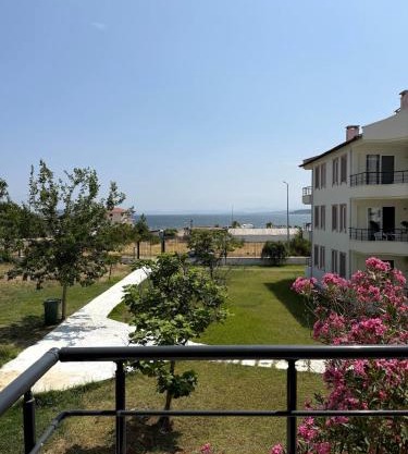 Peaceful 1BR Apt by the Beach, Garden&BBQ in Cunda