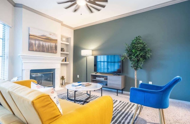 Peaceful 1BR King Suite | Pool, Parking + Gym 02
