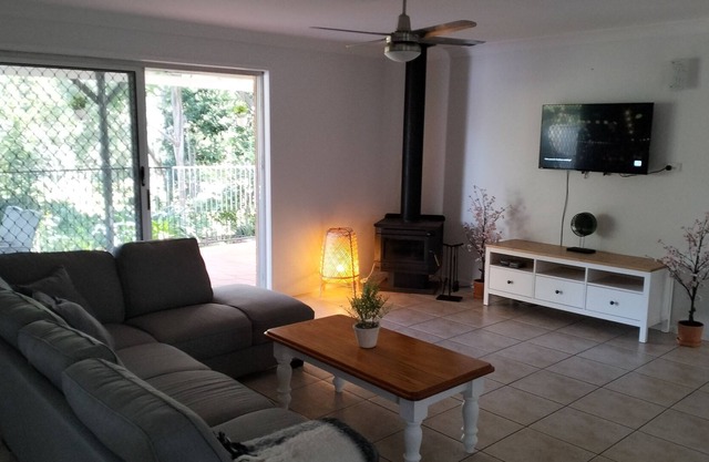 Peaceful Acreage Home close to Brisbane GC & Parks