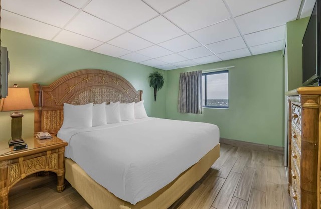 Peaceful Beachfront Haven | Ideal for a Quiet Retreat & Soothing Ocean Escape