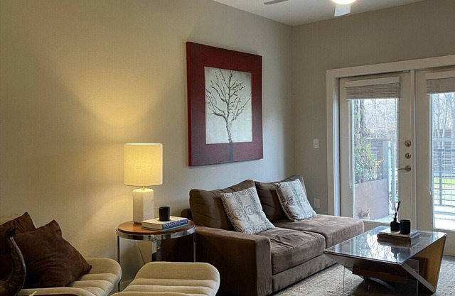 PEACEFUL /COZY & LARGE 1 BEDROOM APT GROUND FLOOR W/OUTDOOR SPACE