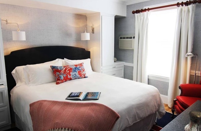 Peaceful Downtown Spot Perfect For Couple Stay | Free Breakfast