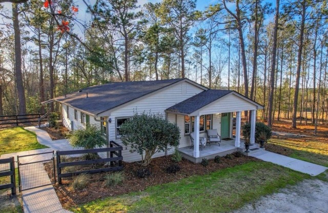 Peaceful farmette in charming Aiken with WiFi, AC