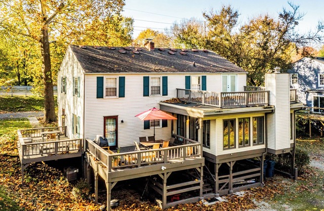 Peaceful Getaway Scenic Park & River Views in the heart of Broad Ripple Village!