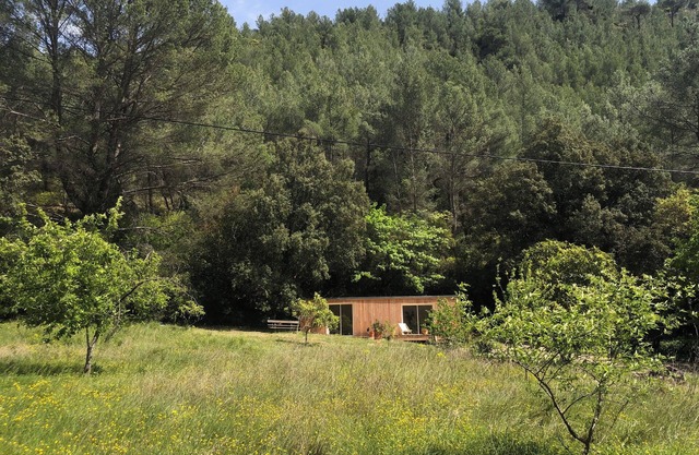 Peaceful haven in the heart of the Sainte Beaume massif, swimming pool. Beach, Marseille 20 km.