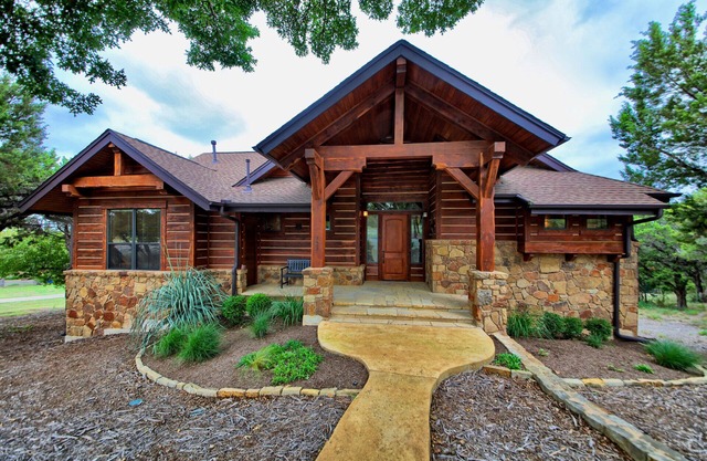 Peaceful Hill Country Cottage in The Hollows Resort