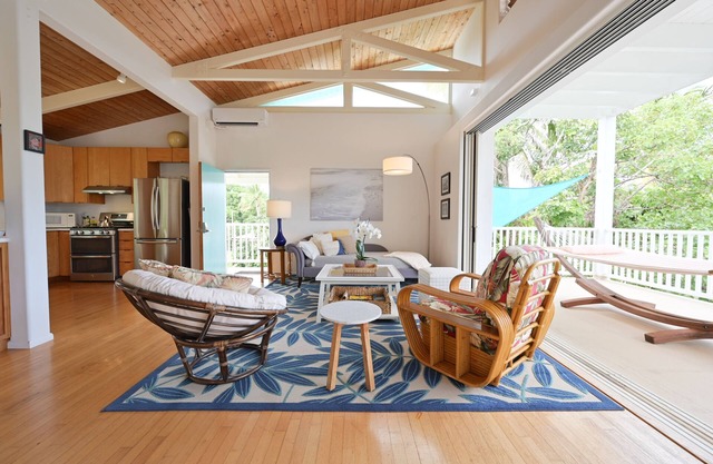 Peaceful Kehena Beach Treehouse Villa w/Star Deck