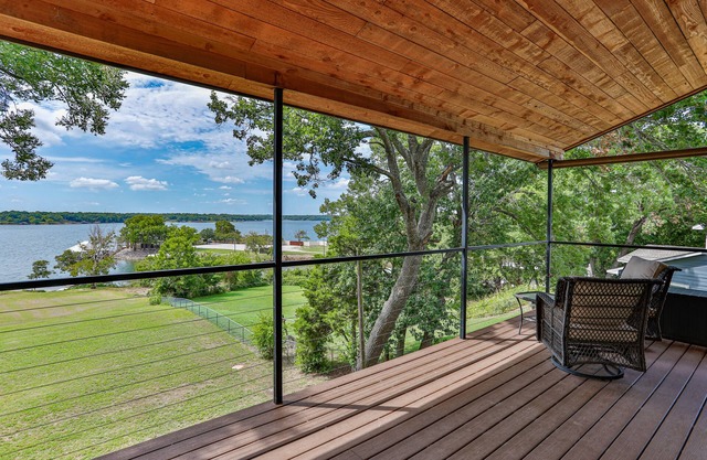 Peaceful lake life atmosphere 15 miles from Winstar Casino