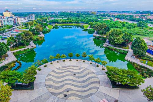 Peaceful Luxury at Tresor Klang by HCK