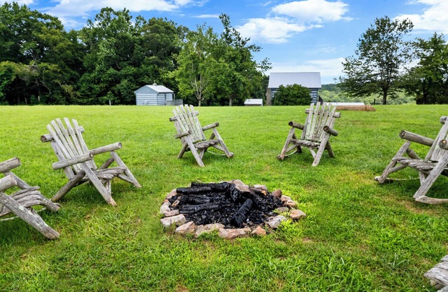 Peaceful Pines Mountain Cabin with Jacuzzi and Views! Cabin 12