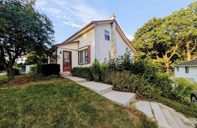 Peaceful Ravine-Backed Cottage | Firepit, BBQ & Nature Views, Pet-Friendly!