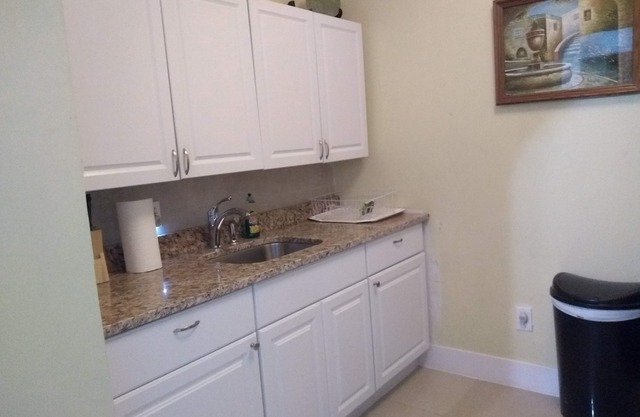 PEACEFUL RENOVATED MAIN FL PROPERTY W/KITCHEN - 3 MINUTES WALK TO SUBWAY