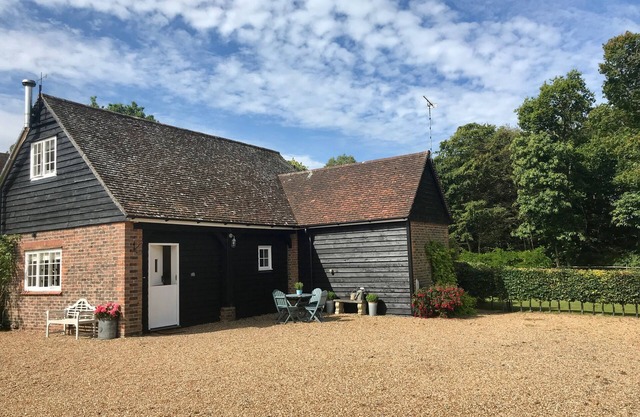 Peaceful rural detached coach house cottage near Rye.