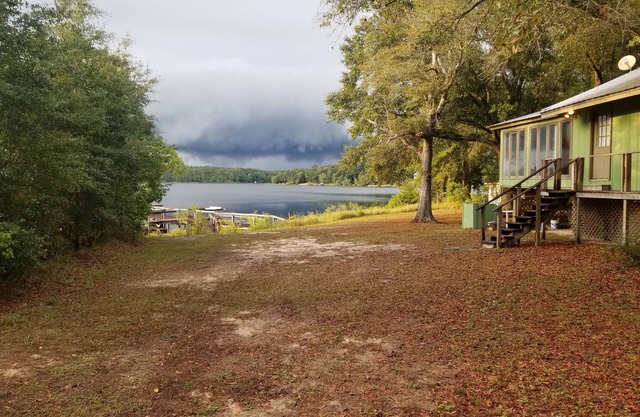 Peaceful, Secluded Lakefront Cabin