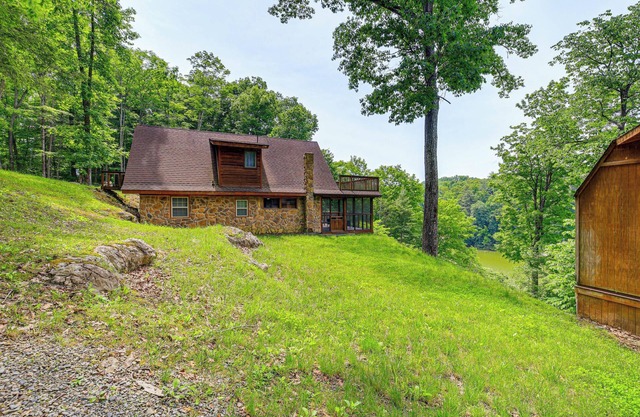 Peaceful South Holston Lake Cabin w/Dock & Deck!
