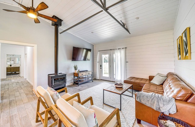 Peaceful Vinita Home w/Fire Pit: 11 Mi to Lake!