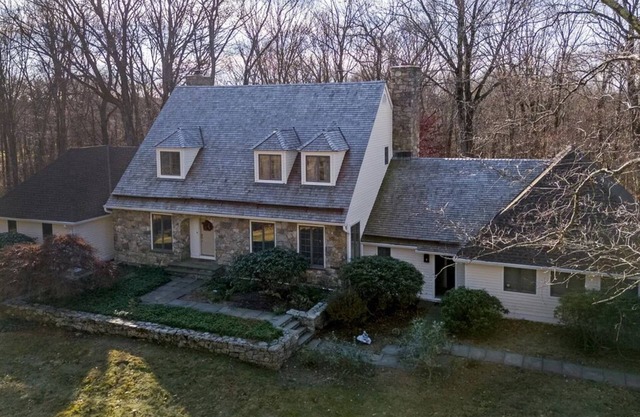 Peaceful Vintage Home with Private Lake in Redding, CT.