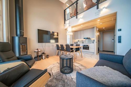 Peak Chalet by Aavalevi Holidays, Ski-in Ski-out, Mountain View